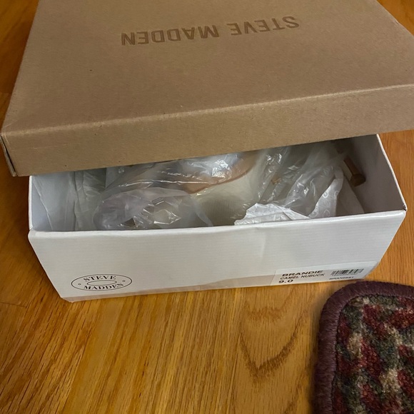 BRAND NEW * Steve Madden Heels - Picture 3 of 3